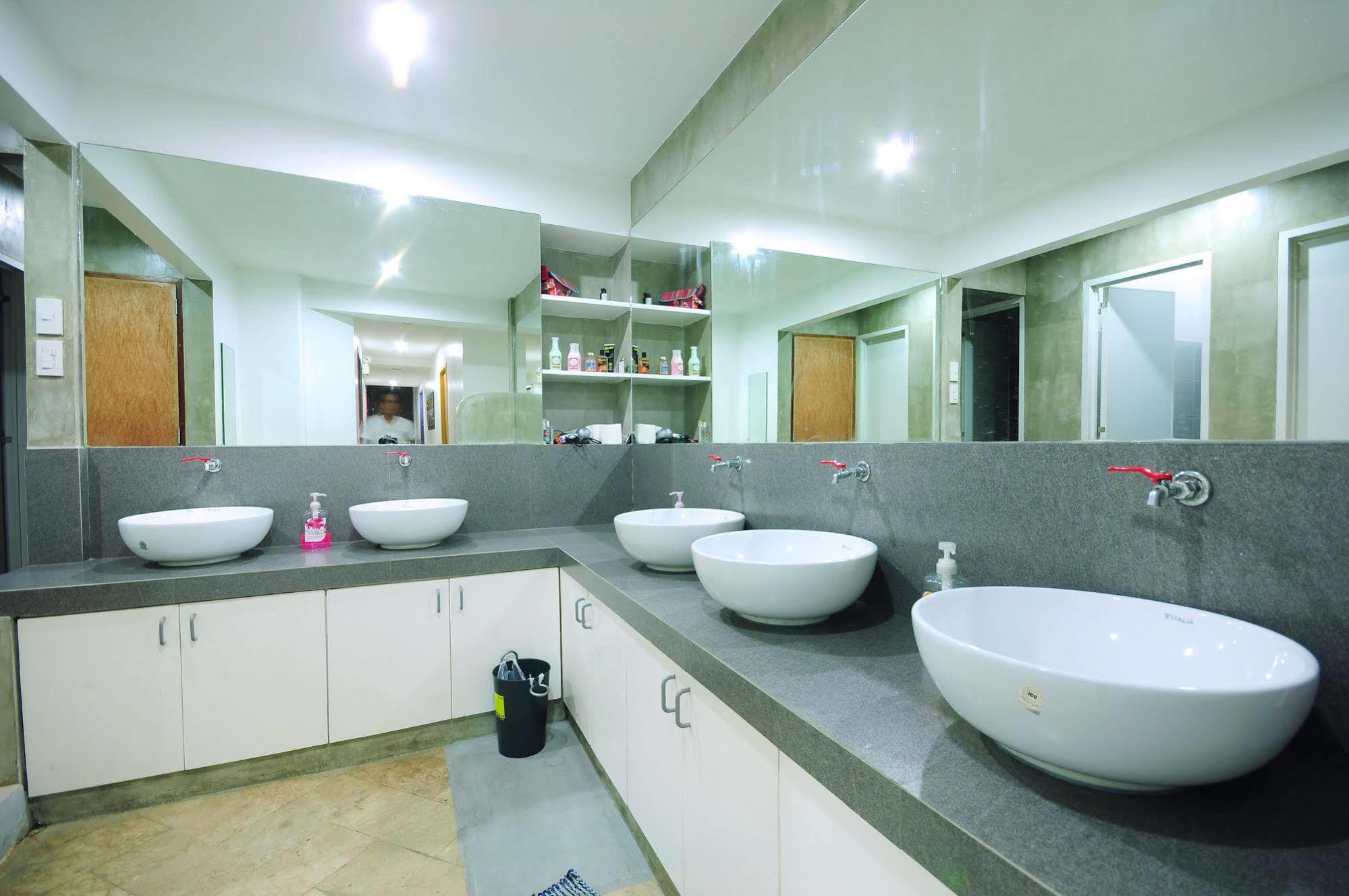 Mnl Boutique Hostel Makati City Dış mekan fotoğraf